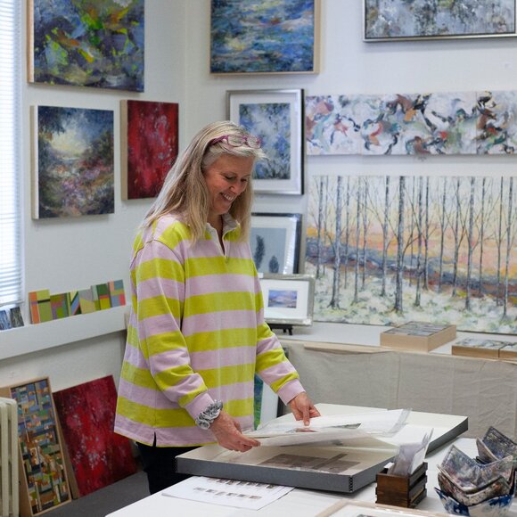 Meet your Posher, Stephanie - Picture 2 of 5